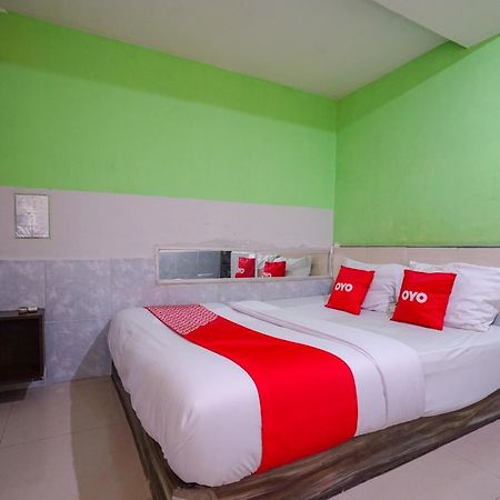 Oyo 1495 Hotel Lendosis パレンバン エクステリア 写真