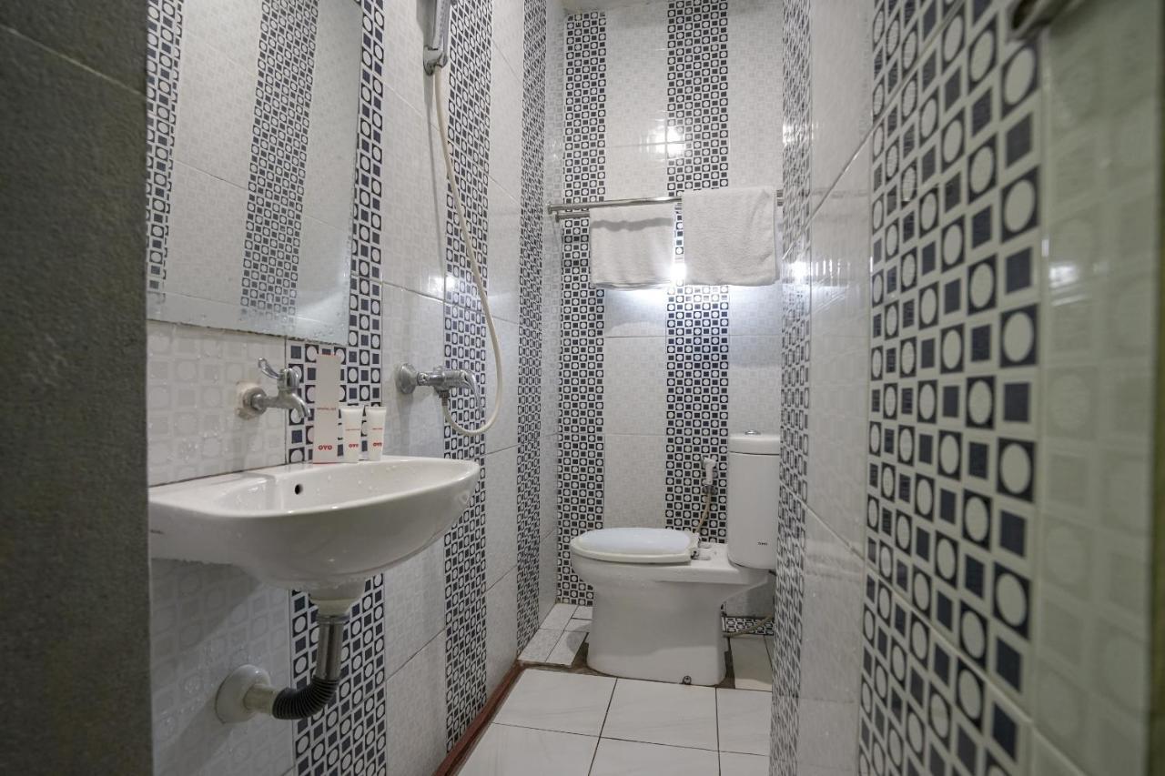 Oyo 1495 Hotel Lendosis パレンバン エクステリア 写真