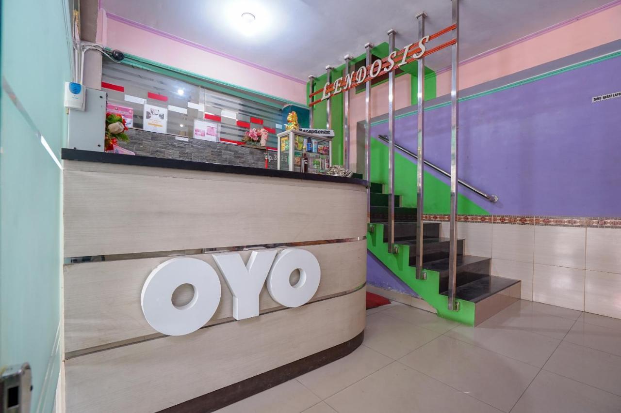 Oyo 1495 Hotel Lendosis パレンバン エクステリア 写真