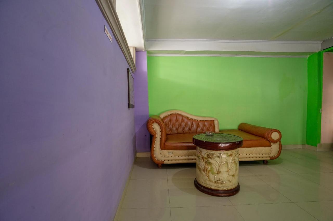 Oyo 1495 Hotel Lendosis パレンバン エクステリア 写真