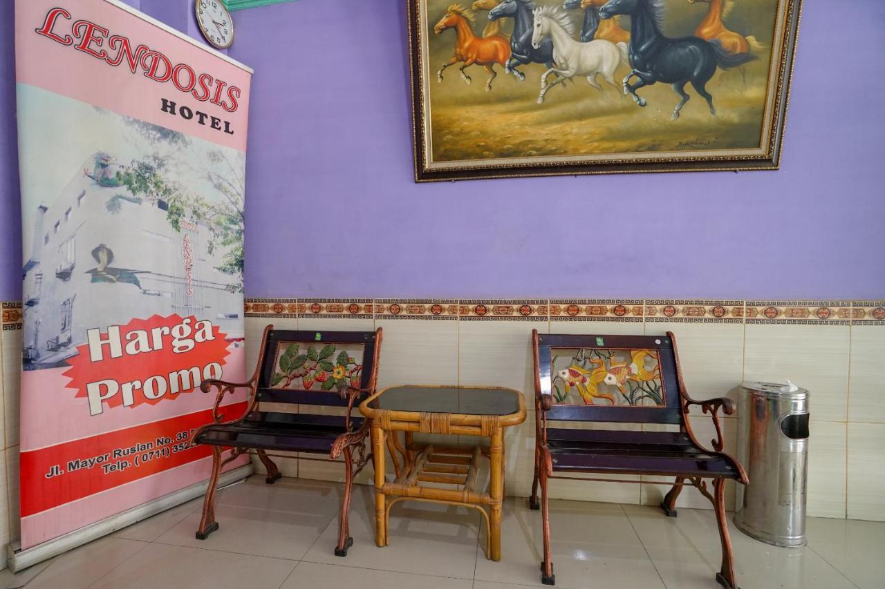 Oyo 1495 Hotel Lendosis パレンバン エクステリア 写真